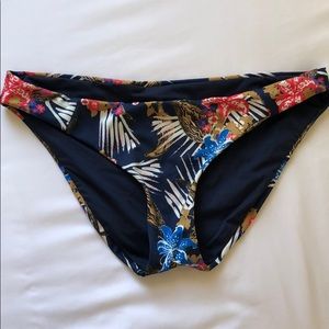 Patagonia Navy Blue Floral Low Rise Moderate Coverage Bikini Bottom Sz M